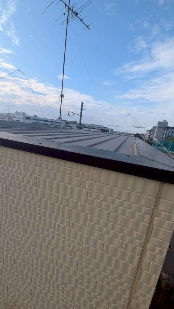 雨漏りで屋根の修理　直建築